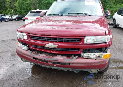 2005 Chevrolet Suburban 1500 Z71 z USA, uszkodzony, nr VIN 3GNFK16Z85G223736